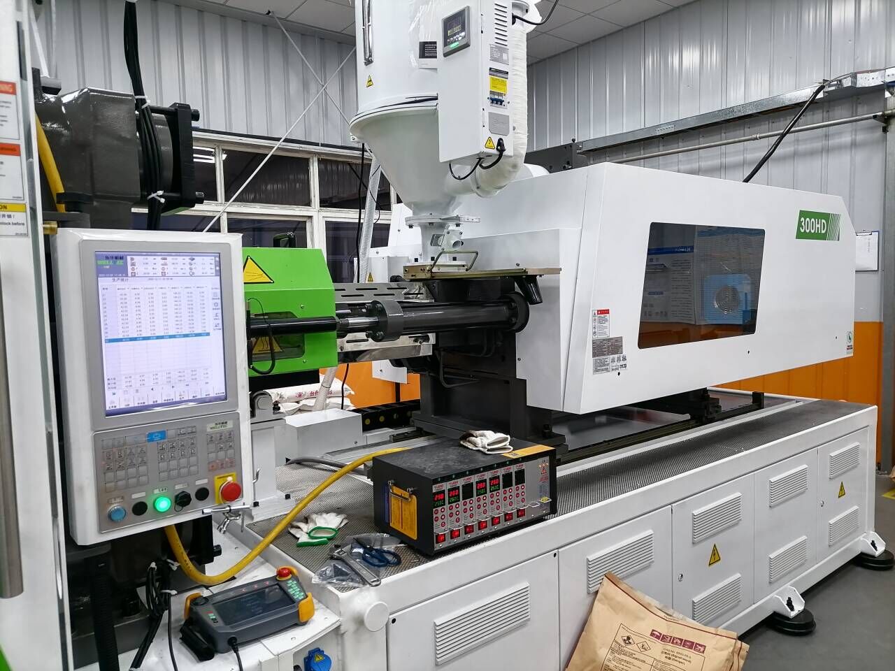 出風(fēng)口面板飾條  300HD電動注塑機